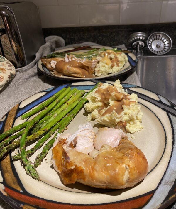 Asparagus, mashed potatoes and chicken